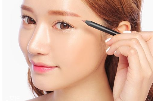內(nèi)眼線會(huì)傷眼睛嗎？九種可愛的眼線畫法