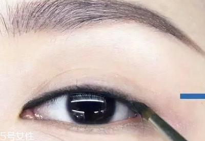 怎么畫眼線讓眼睛自然又有神？畫眼線必學(xué)基本步驟