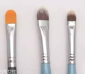 粉底先還是遮瑕先？最好先用粉底液