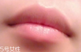 潤(rùn)唇膏能用手涂嗎？效果不好還不衛(wèi)生