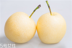 睡覺(jué)前多久吃梨比較好？睡覺(jué)前吃梨有什么好處？