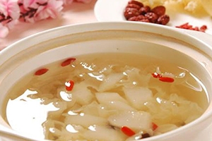 銀耳紅棗湯寶寶能喝嗎？對(duì)寶寶有著很多好處