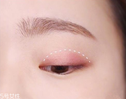適合畫桃花妝的眼影有哪些？單眼皮桃花妝畫法步驟