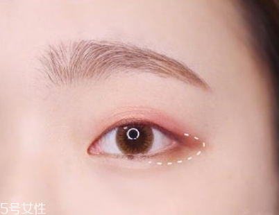 適合畫桃花妝的眼影有哪些？單眼皮桃花妝畫法步驟