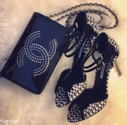 brian atwood是奢侈品嗎？經(jīng)典的維秘t臺戰(zhàn)靴
