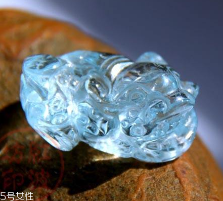 海藍(lán)寶是什么材質(zhì)？別再冤枉它是水晶了