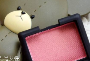 腮紅碎了該怎么解救？這4步變廢為寶