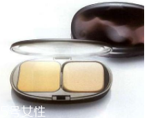 固體粉底怎么畫好看？5步打造光滑肌膚
