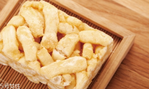 沙琪瑪產(chǎn)婦可以吃嗎？哺乳期吃東西要注意