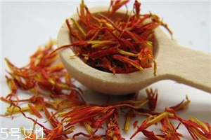 女生能用藏紅花泡腳嗎？經(jīng)期和妊娠期不能使用