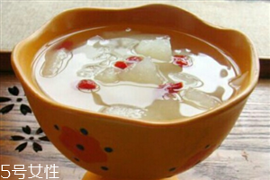 冰糖雪梨是熱喝還是涼喝好？冰糖雪梨怎么做？