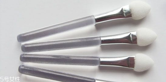 眼影刷和眼影棒哪個值得買？眼影刷水貂毛最好