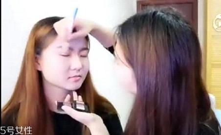 內(nèi)雙怎么畫眼線？內(nèi)雙眼皮畫眼妝技巧