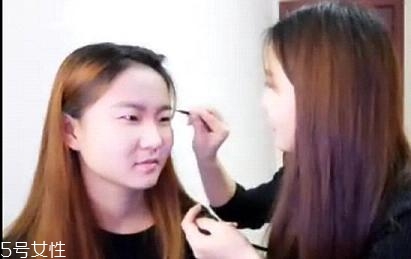 內(nèi)雙怎么畫眼線？內(nèi)雙眼皮畫眼妝技巧