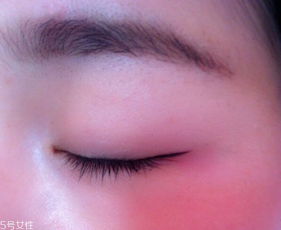 內(nèi)雙怎么畫眼線？內(nèi)雙眼皮畫眼妝技巧