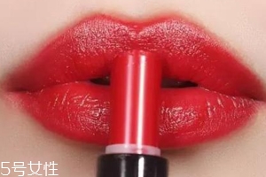 口紅致敏原因是什么？石蠟等成分在作怪