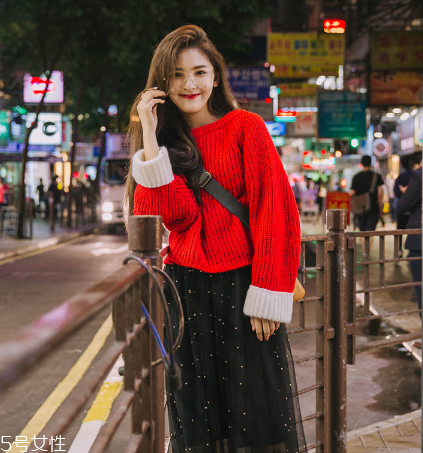 紅色毛衣配什么外套？冬季搭配風(fēng)度與溫度共存