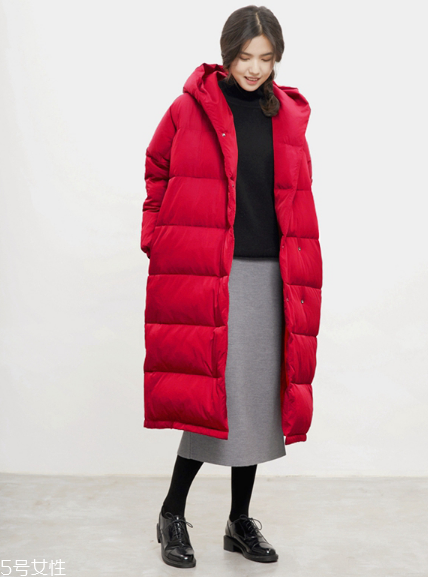 紅色羽絨服搭配什么鞋子？鞋子搭配也是關(guān)鍵