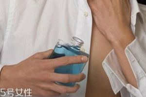 男士香水什么時候噴最好？出門前二十分鐘