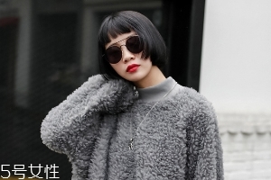 冬天衛(wèi)衣怎么穿更時(shí)髦？小心機(jī)教你把衛(wèi)衣穿出時(shí)尚感