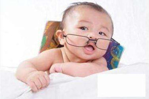 怎樣防止嬰幼兒弱視問題？三種方法合理預(yù)防