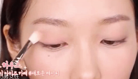 眼影需要卸妝嗎？閃亮海灘眼妝教程