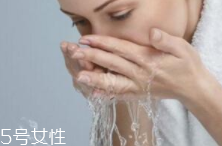 潔面乳和洗面奶是一種產(chǎn)品嗎？洗面奶適合干皮
