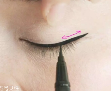 眼線筆和眉筆可以通用嗎？眉筆不能畫眼線