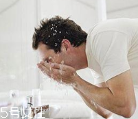 洗臉時一定要順時針嗎？只是一種習慣