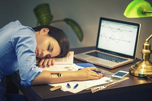 熬夜后吐血是怎么回事？疾病是主因