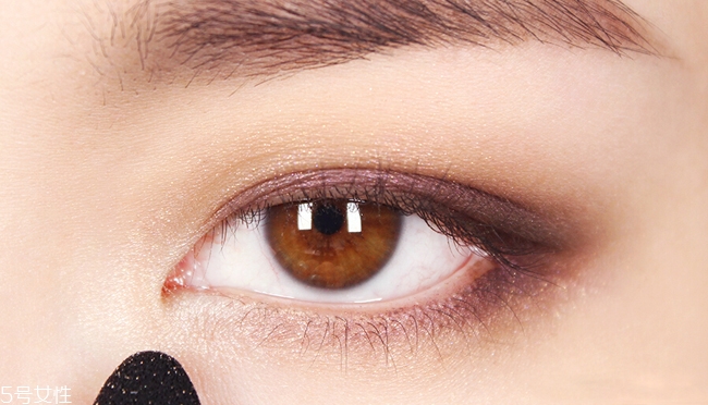 西柚色眼影怎么畫(huà)？教你畫(huà)高冷女神妝容