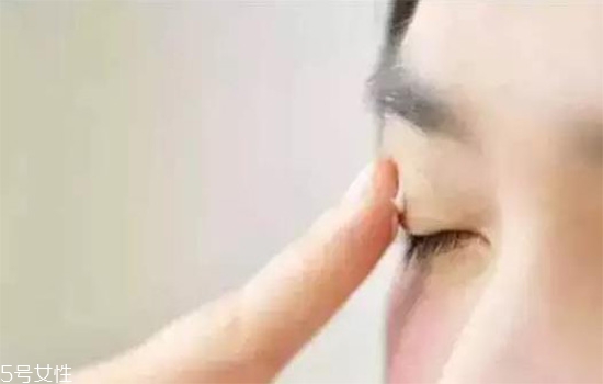 化眼妝對眼睛有害嗎？好看又迷人的眼妝