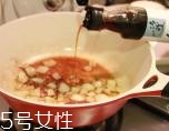 沒有冰箱臘腸怎么保存？懸掛陰涼通風處