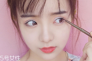 眼線膠筆和眼線液筆哪個(gè)好？看看兩者區(qū)別