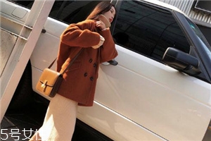 大衣粘毛是料子不好嗎？原來是這個原因