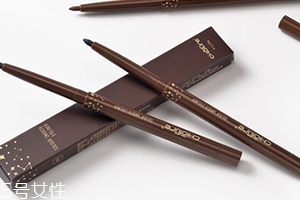 眼線膠筆怎么轉(zhuǎn)出筆芯？