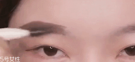 眉型常見失誤有哪些？眉頭壓實很難看