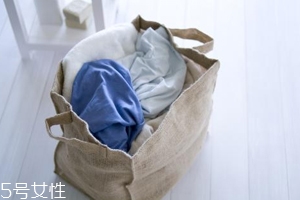 內(nèi)褲和襪子一起洗會(huì)有哪些危害？分情況對(duì)待