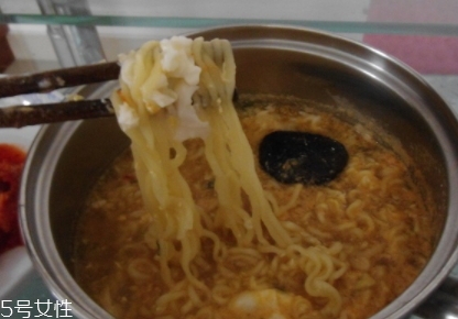 辛拉面多少錢(qián)一包？辛拉面價(jià)格有點(diǎn)偏貴