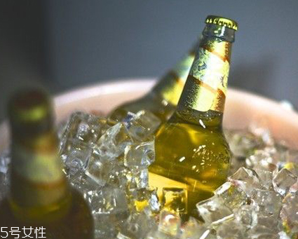 喝啤酒會豐胸嗎？不建議喝啤酒來豐胸
