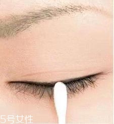 眼線液筆不出水怎么辦？畫眼線的常見誤區(qū)