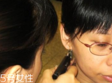 打耳洞必須注意哪些事？耳垂小不要打