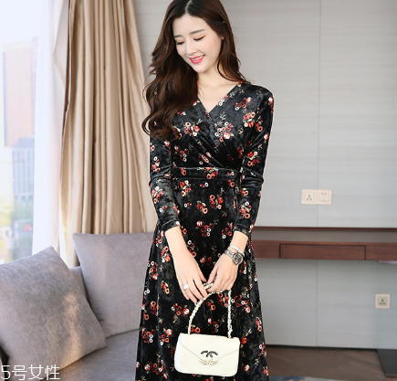 怎么穿衣服有女人味？跟著她學就對了