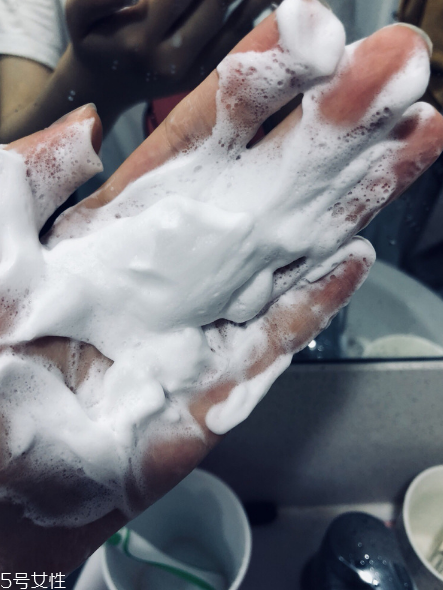 香奈兒洗面奶好用嗎？快吃下我這顆安利