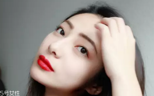 唇釉可以當(dāng)腮紅嗎？唇釉這樣涂最好看
