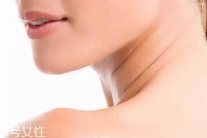 頸紋是怎么產(chǎn)生的？比面部肌膚更加脆弱