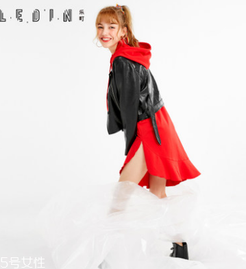 朋克風(fēng)女生穿衣 朋克和冬日更搭！