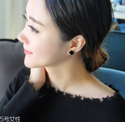 朋克風(fēng)女生穿衣 朋克和冬日更搭！