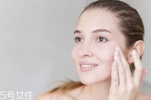 皮膚干燥會(huì)遺傳嗎？只要不是魚(yú)鱗病