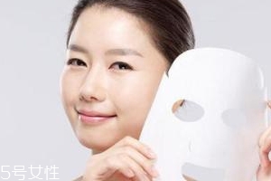 面膜不服帖怎么辦？中間剪開更好敷